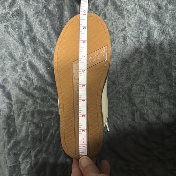 Bottega Veneta Off White “The Quilt” Low Sneakers - Picture 10 of 10